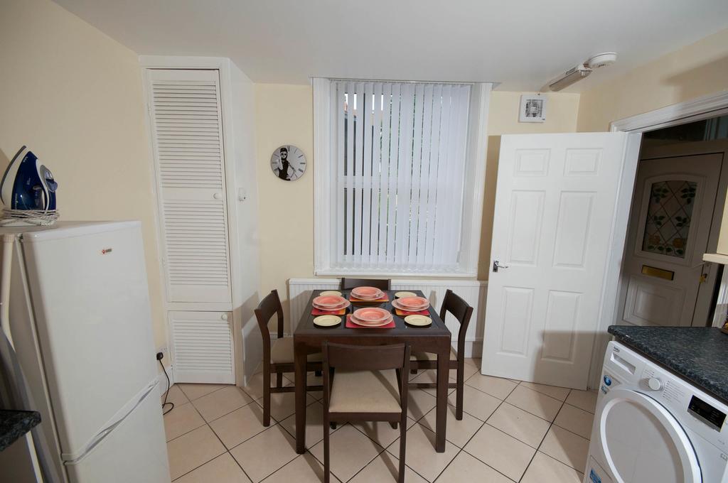 Marley Mansion Apartments - Borough بيركينهيد الغرفة الصورة